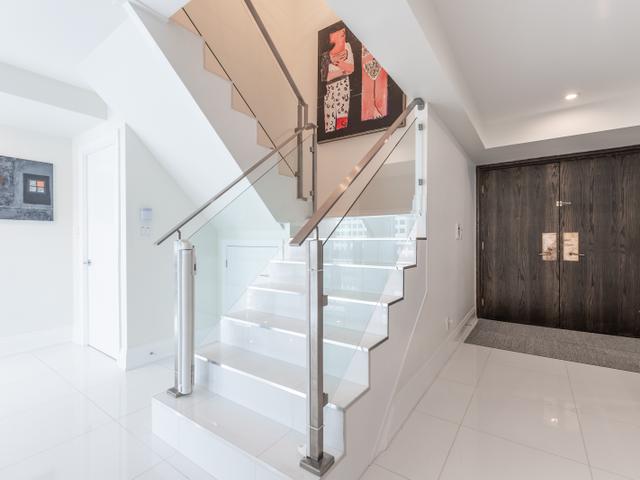 PH 08 - 102 Bloor St W