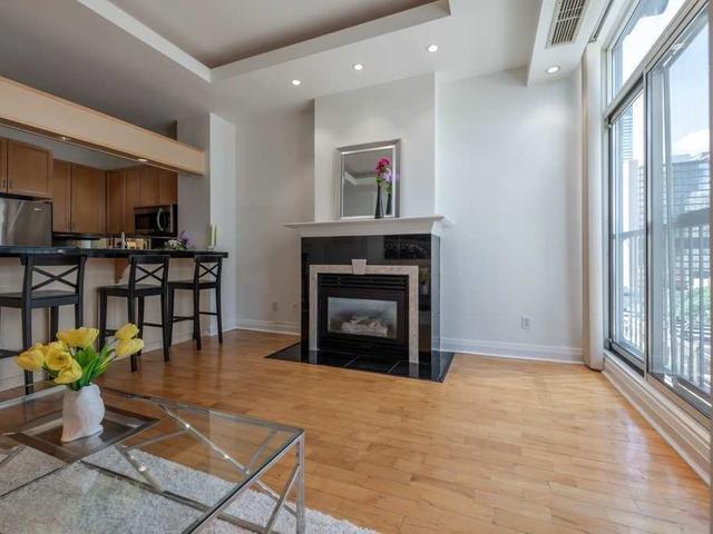 808 - 8 Wellesley St E