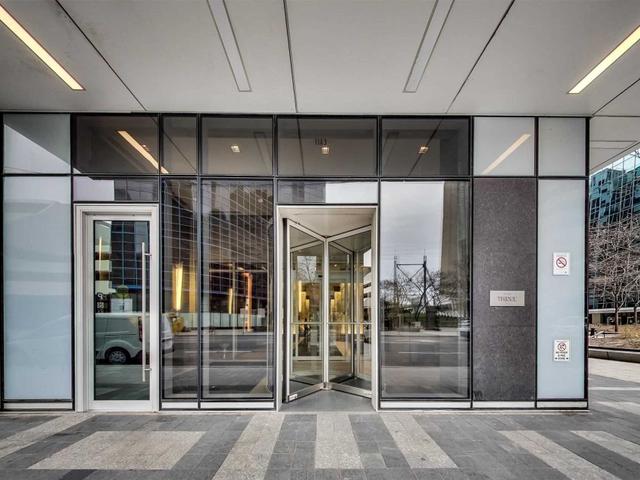 805 - 300 Front St W