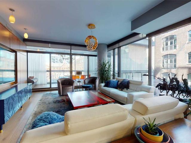 402 - 500 Wellington St W