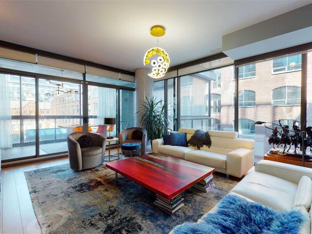 402 - 500 Wellington St W