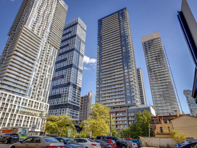 3907 - 159 Dundas St E