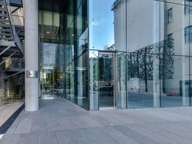 3204 - 224 King St W