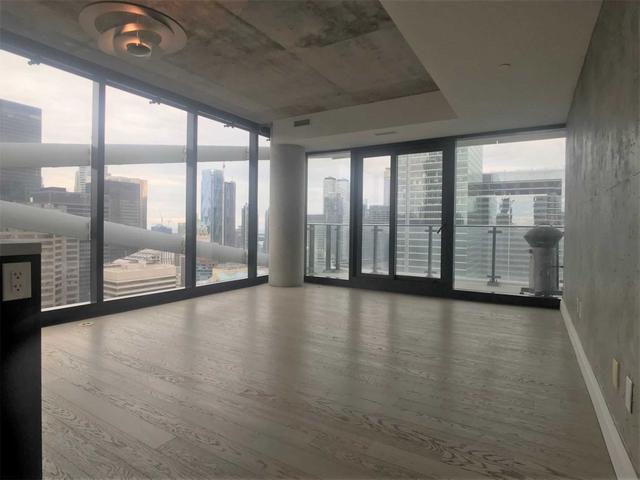 3204 - 224 King St W