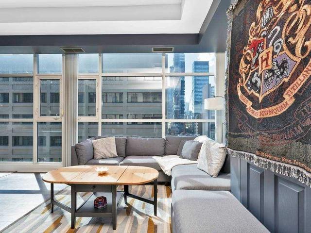 807 - 8 Wellesley St E