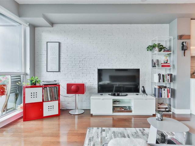 806 - 1171 Queen St W