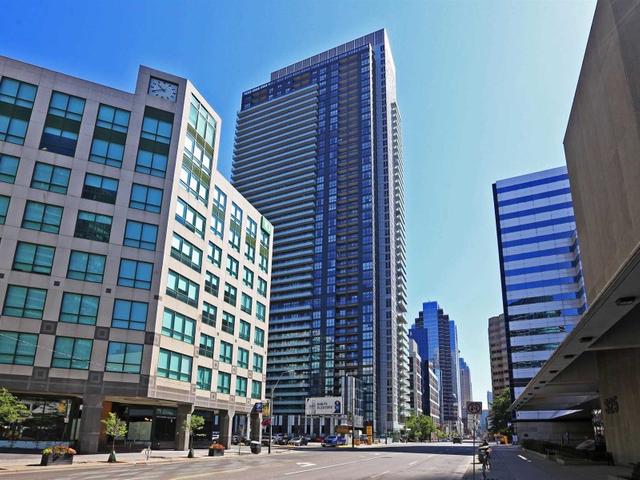 1910 - 300 Front St W