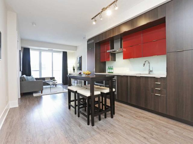 1910 - 300 Front St W