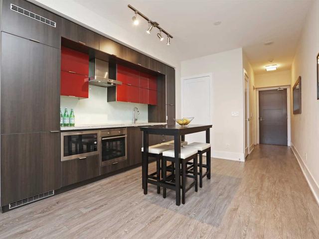 1910 - 300 Front St W