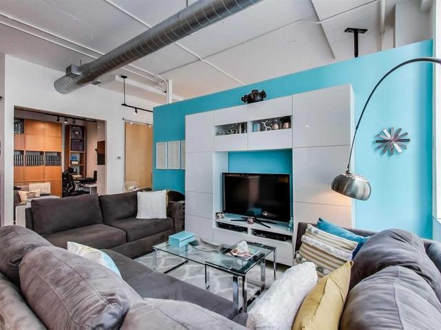 409 - 188 Eglinton Ave E