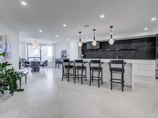 1601 - 175 Cumberland St