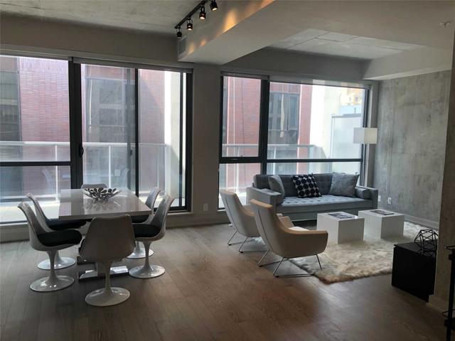 PH1023 - 39 Brant St