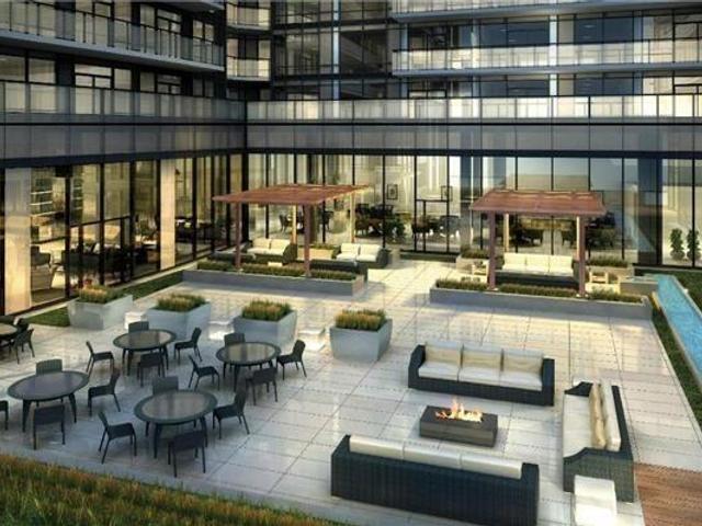 635 - 460 Adelaide St E