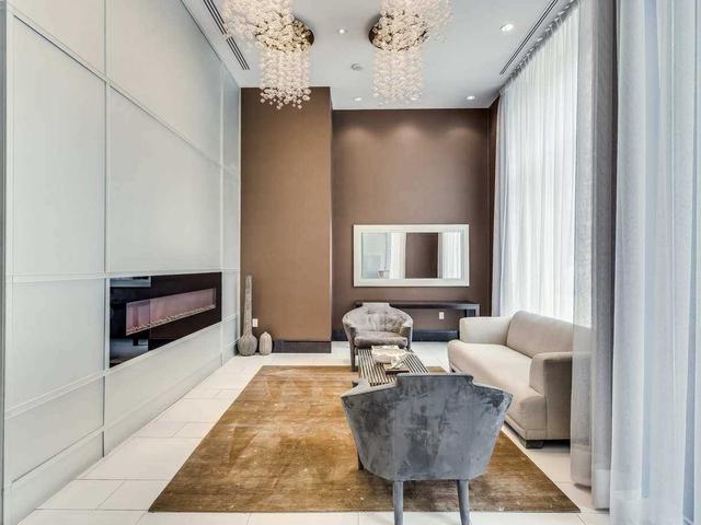 1401 - 21 Balmuto St