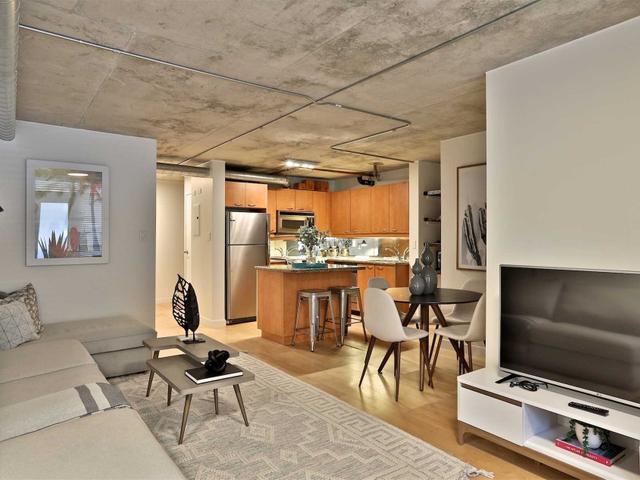 109 - 955 Queen St W