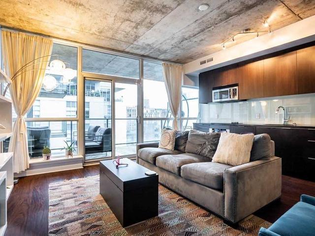 1002 - 478 King St W