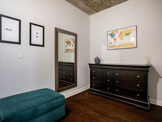 1002 - 478 King St W