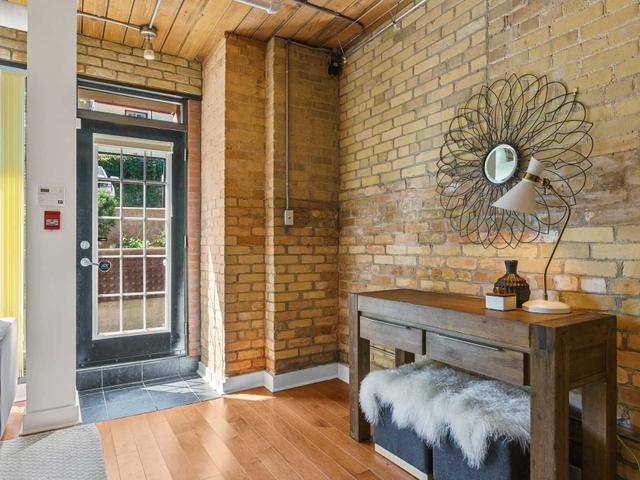 109 - 436 Wellington St W