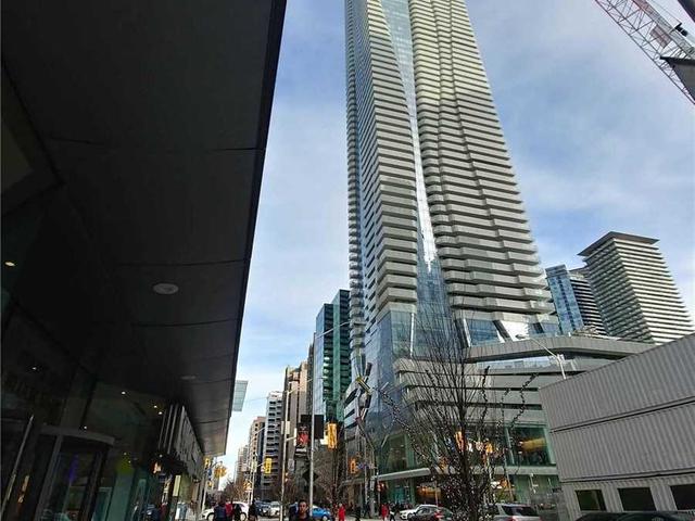 1211 - 1 Bloor St E