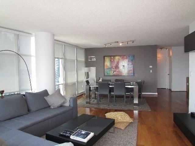 2612 - 35 Mariner Terr