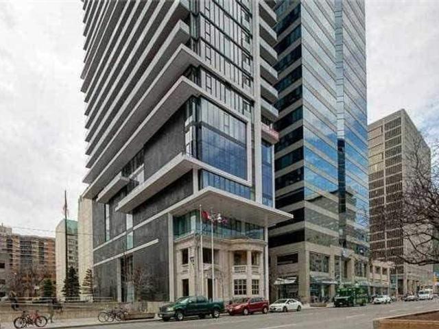 PH306 - 426 University Ave