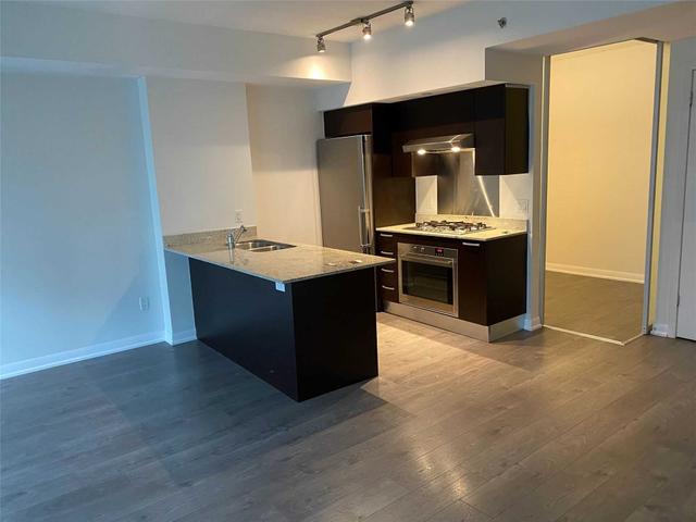 1906 - 375 King St W