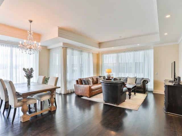 801 - 206 Bloor St W