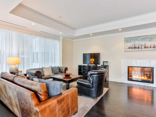 801 - 206 Bloor St W