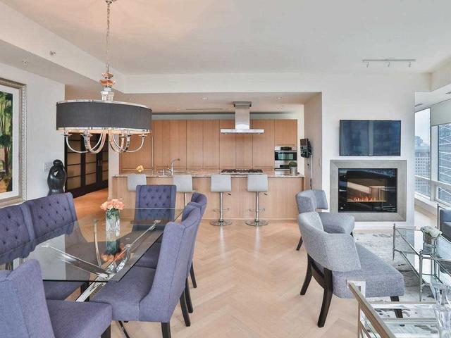 2305 - 180 University Ave