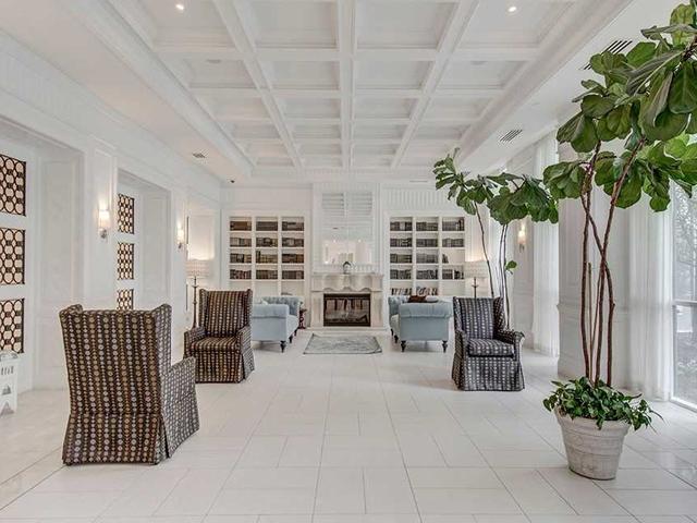 1620 - 25 Greenview Ave