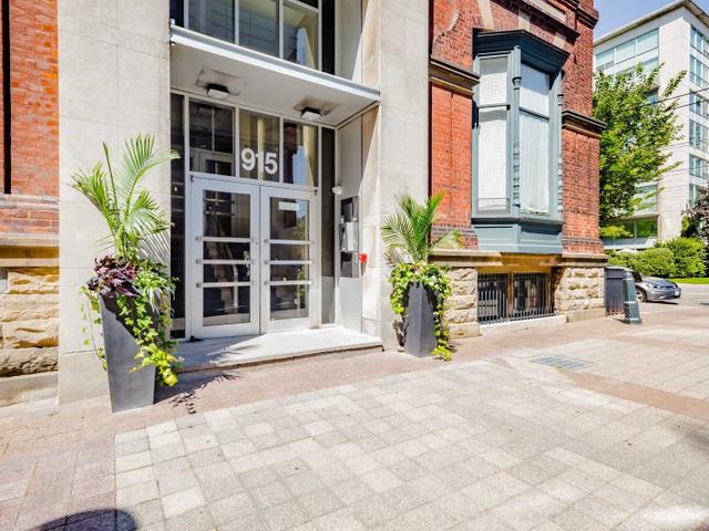 110 - 915 King St W