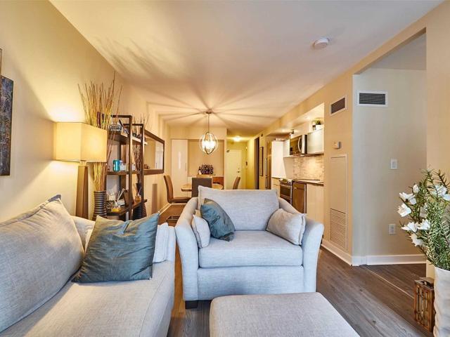 1225 - 4K Spadina Ave