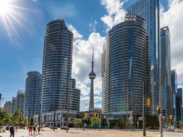 401 - 208 Queens Quay W