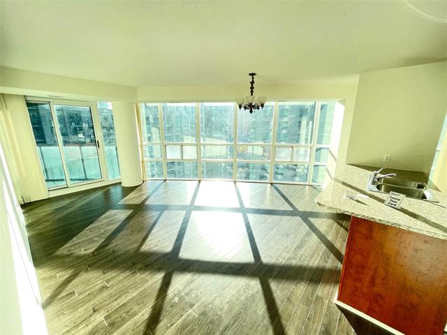 1211 - 30 Grand Trunk Cres