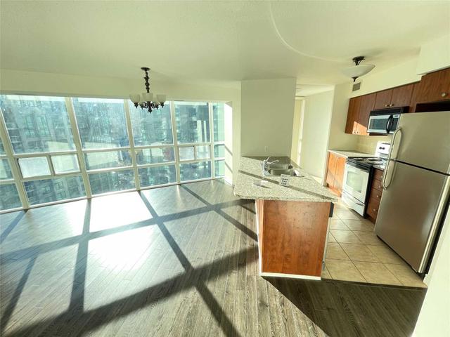 1211 - 30 Grand Trunk Cres