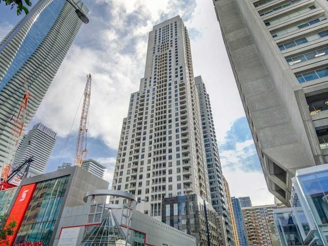 1408 - 35 Balmuto St