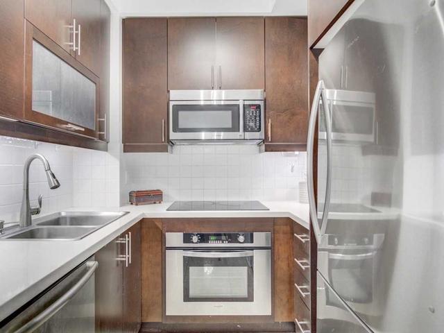 1408 - 35 Balmuto St