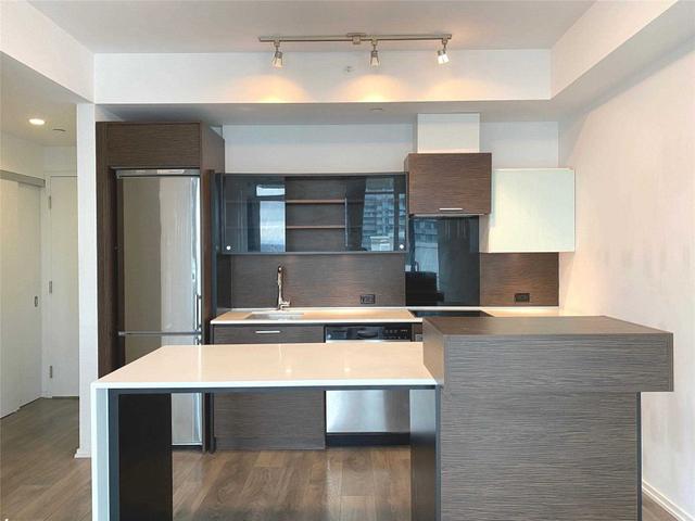 2305 - 75 St Nicholas St