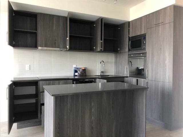 711W - 27 Bathurst St