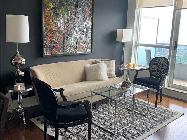 3205 - 500 Sherbourne St