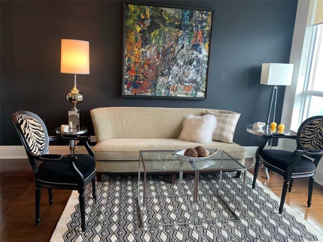 3205 - 500 Sherbourne St