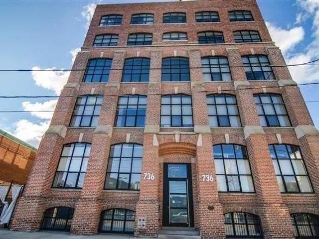 201 - 736 Dundas St E