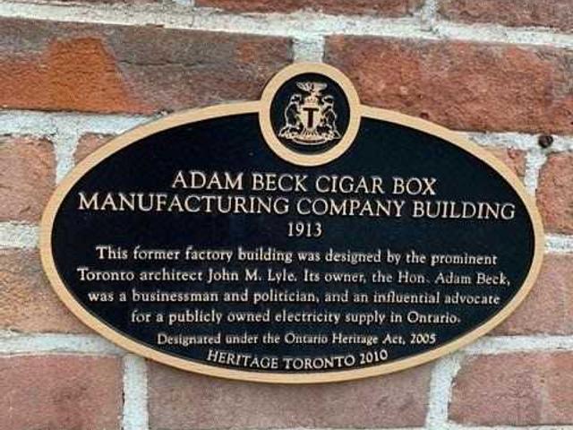 201 - 736 Dundas St E