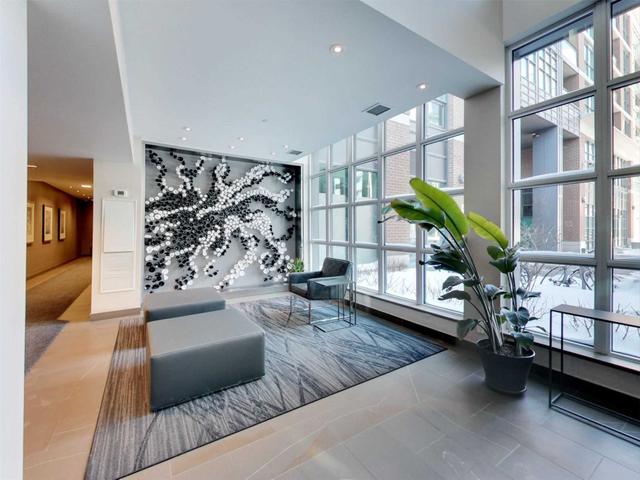 1109 - 1171 Queen St W