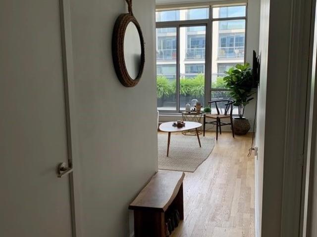 902 - 399 Adelaide St W