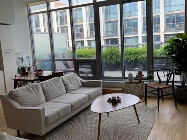 902 - 399 Adelaide St W