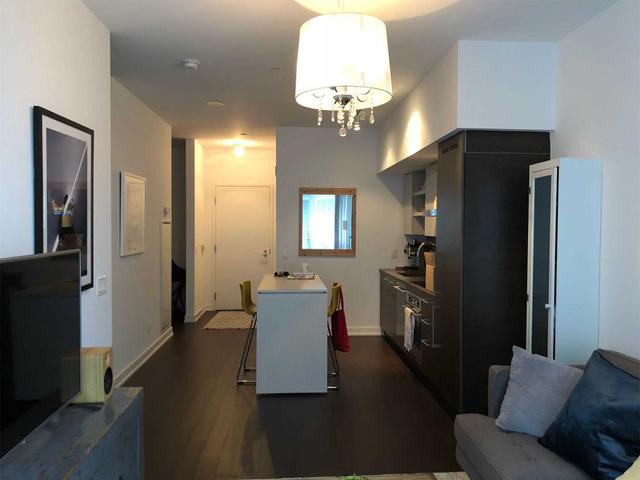 1022 - 1030 King St W