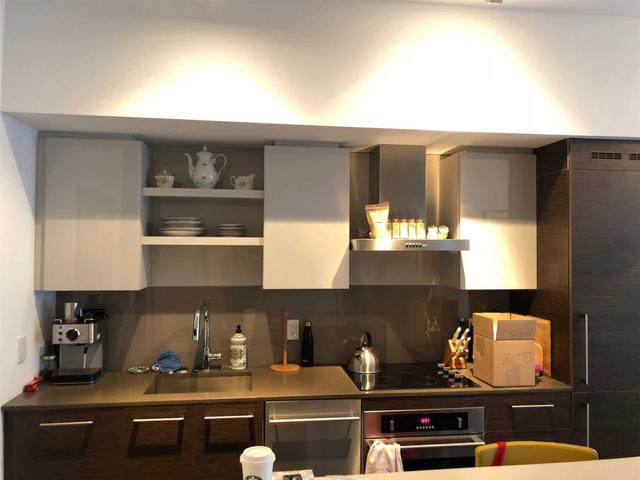 1022 - 1030 King St W