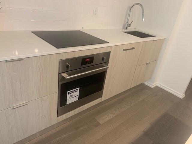 1237 - 8 Hillsdale Ave E