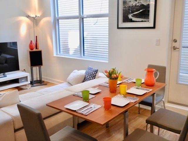 205 - 10 Wellesley Pl